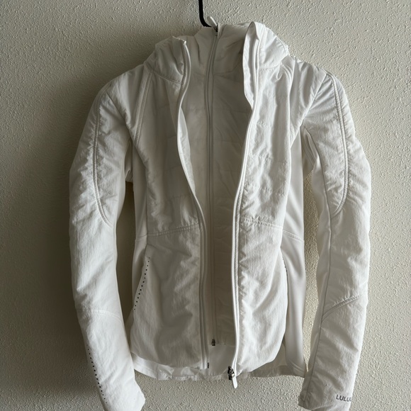 Lululemon another mile jacket - Picture 2 of 3